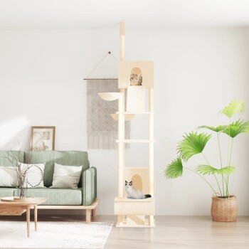 Ein moderner Katzenbaum mit mehreren Ebenen und einem gemütlichen Versteck, mit einer grauen Katze, die auf der unteren Plattform entspannt, in einem stilvollen Wohnzimmer.