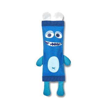 Blaues rechteckiges Hundespielzeug mit cartoonhaften Augen, zahnigem Grinsen, weißen Ohren, kleinen Armen und Beinen sowie hellblauem Bauch mit X.