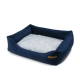 Marineblaue Haustierbett mit weichem grauem Kissen, mit erhöhten Seiten für Komfort und einem kleinen Etikett an der Seite.