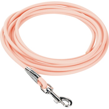 Laisse ronde en silicone pêche-rose enroulée avec mousqueton pivotant argenté à verrou.