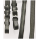 Drei schwarze Leder-Hundeleinen nebeneinander ausgestellt, die verschiedene Stile und Schnallendetails zeigen.