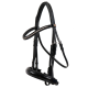 Schwarzes Pferdegeschirr mit einem glänzenden Strassakzent, mit mehreren Riemen und einem eleganten Design, das vor einem weißen Hintergrund hängt.