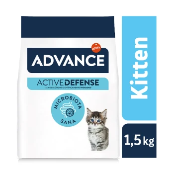 Nourriture pour chatons Advance Active Defense, sac de 1,5 kg, présentant une image de chaton mignon et des affirmations sur des nucléotides scientifiquement prouvés pour une microbiote saine.
