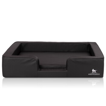 Schwarzes Haustierbett mit erhöhten Seiten und einem niedrigen Einstieg, mit dem Logo 'KNUFFELWUFF' auf der Vorderseite.