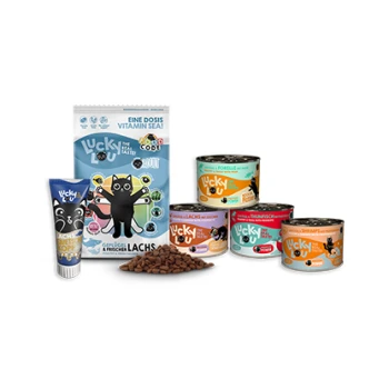 Lucky Lou Katzenfutterdisplay: Dosen, Beutel, Tube, Kroketten und eine cartoonhafte schwarze Katze; Verpackungstext 'EINE DOSIS VITAMIN SEA!'