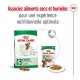 Emballage de nourriture pour chiens Royal Canin présentant un sac de nourriture sèche et une boîte de nourriture humide, promouvant une nutrition optimale pour les petits chiens.