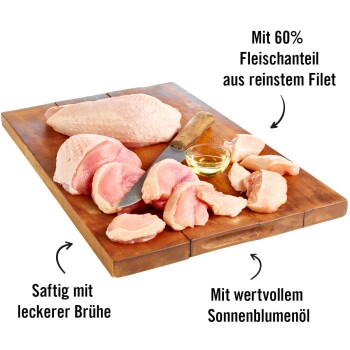 Rohe Hähnchenteile auf einem Holzschneidebrett mit einem Messer und Sonnenblumenöl; der Text weist auf einen Fleischgehalt von 60 % und eine saftige Brühe hin.