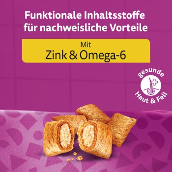 Haustier-Leckerlis auf einem lila Hintergrund, mit Text über funktionale Zutaten mit Zink und Omega-6 für gesunde Haut und Fell.