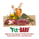 Bild von rohen Haustierfutterzutaten, einschließlich Fleisch, Kräutern und Öl, mit dem Text "Fitt-BARF" und einem Slogan über die tägliche Nährstoffversorgung.