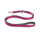 Pink-graue gepolsterte Hundeleine mit Metallclips und einem "Wolters"-Label auf weißem Hintergrund.