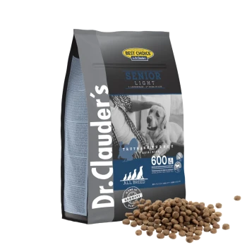 Hundfutterbeutel beschriftet mit "Dr. Clauder's Senior Light" mit einem Bild eines Hundes, mit den Texten "Truth in Turkey" und "600 g", mit verstreutem Futter.