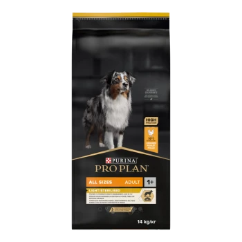 Schwarze Tüte mit Purina Pro Plan Hundefutter mit einem Hund auf der Vorderseite, beschriftet mit "All Sizes Adult 1+ Light/Sterilised" und "High Protein."