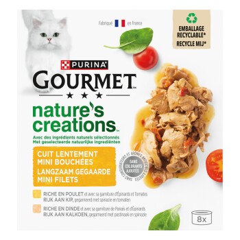 Boîte Purina GOURMET Nature's Creations, chat blanc à poil long, mini filets de poulet, étiquette « Cuit lentement »
