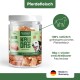Bild einer Hand, die ein Hundeleckerli hält, mit dem Text: "100% Pferd," "0g," "Ohne Zucker oder Zusatzstoffe," und "Ideal für Training & Belohnung."