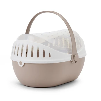 Eine beige und weiße Haustiertrage mit einem transparenten Oberteil und Belüftungsöffnungen, mit einem stabilen Griff für einfachen Transport.