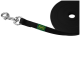 Schwarze Hundeleine mit einem silbernen Clip und einem grünen "HUNTER"-Logoschild, aufgerollt im Hintergrund.