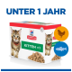 Verpackung von Hill's Science Plan Kittenfutter mit einem verspielten Kätzchen, mit dem Text "KITTEN <1" und Symbolen für Huhn und Fisch.