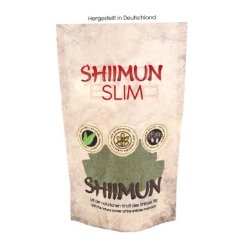 Verpackung von "SHIIMUN SLIM," einem Haustier-Nahrungsergänzungsmittel mit grünem Pulver, mit Symbolen für natürliche Inhaltsstoffe und einer deutschen Textbeschreibung.