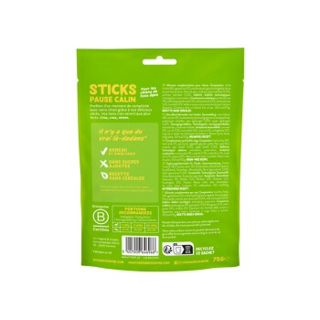 Emballage vert pour friandises pour chiens étiquetées "Sticks Pause Calin", contenant des ingrédients comme de l'agneau et de la dinde, sans sucres ni céréales ajoutés.