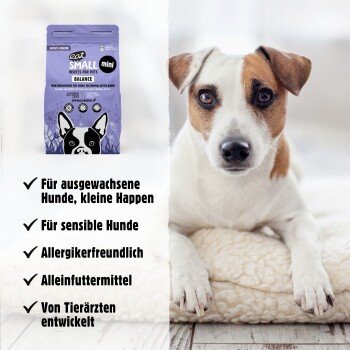 Lila Hundefutterverpackung mit der Aufschrift "eat SMALL mini" mit einem Design eines Französischen Bulldogs; geeignet für erwachsene und empfindliche Hunde, allergikerfreundlich.