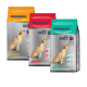 Drei Beutel PREMIERE weiches Hundefutter für Erwachsene, mit einem gelben, roten und grünen Design, jeweils mit einer Hundillustration und Nährstoffsymbolen.