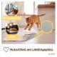 Eine schlafende Katze auf einer weichen weißen Haustiermatte, mit dem Text "KEIN KNISTERN MEHR" und "Angenehm geräuschlos", was darauf hinweist, dass es leise ist.
