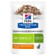 Hill's Prescription Diet Metabolic Katzenfutterbeutel mit zarten Stückchen in Soße, gekennzeichnet mit "Vom Tierarzt empfohlen" für Gewichtsmanagement.