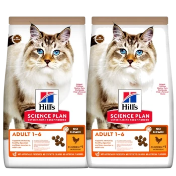 Zwei Tüten Hill's Science Plan Katzenfutter mit einer flauschigen blauäugigen Katze. Die Etiketten sagen "Kein Getreide", "Erwachsene 1-6" und "Huhn #1 Zutat."