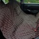 Brauner, gepolsterter Autositzbezug für Haustiere, der in ein Fahrzeug passt und dazu dient, die Sitze vor Tierhaaren und Schmutz zu schützen.