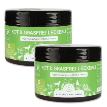 Zwei Gläser "Kot & Grasfrei Leckerli" Hundeleckerlis, mit einem grünen Etikett mit weißem Text, von Wolfsbacher Natur.