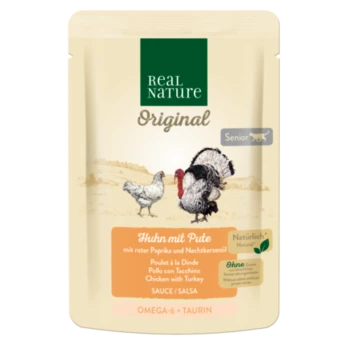 Beutel mit Real Nature Original Tierfutter für ältere Hunde, mit Huhn und Truthahn, rotem Pfeffer und Nachtkerzenöl.