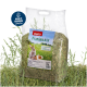 PANTO Premiumhay-Verpackung mit einem Kaninchen und einem Meerschweinchen, mit einer malerischen Hintergrund; 1 kg Nettogewicht; 'Hergestellt in Hamburg'-Logo.