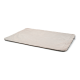 Un lit pour animaux de compagnie rectangulaire et doux de couleur beige clair, avec une surface pelucheuse et une bordure simple cousue.