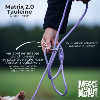 Hand hält eine lila Matrix 2.0 Seilleine mit verstellbarem Metallverschluss, erhältlich in 8 Farben, Max & Molly Urban Pets Logo.