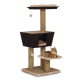 Un arbre à chat à plusieurs niveaux avec un coin douillet, des poteaux à gratter et un perchoir en peluche, avec un chat tigré détendu sur une plateforme inférieure.