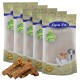 Fünf Beutel Lyra Pet Natur-Haustierfutter mit einem Logo und Bildern eines Hundes und einer Katze, begleitet von einem Haufen Haustierleckereien.