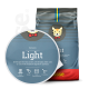 Blaue Katzenfuttertüte mit cartoonartiger Katze und großem rundem Aufkleber mit der Aufschrift 'Exclusive Light' für übergewichtige oder weniger aktive Katzen