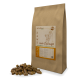 Hundfuttertüte, beschriftet mit "Huhn & Kartoffel" mit einem Gewicht von 10 kg, mit verstreuten Kroketten davor.