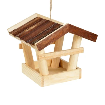 Vogelfutterhaus hängend Holz-Vogelfutterspender mit einem schrägen Dach, mit einer natürlichen Holzoberfläche und einem hängenden Seil, entworfen für den Außenbereich.