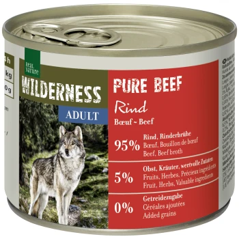 Eine Dose Wilderness Pure Beef Hundefutter mit einem Wolf auf dem Etikett. Es steht 95% Rindfleisch, 5% Früchte und Kräuter und 0% zugesetzte Körner.