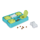 Interaktives Katzenspielzeug-Puzzle in Türkis und Grün, mit Fächern für Leckerlis und einem knochenförmigen Stück, mit verstreutem Futter.