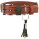 Braunes Lederhalsband mit grünen Akzenten, silberner Schnalle, D-Ring und Quastenanhänger mit Gravur 'HUNTER'.