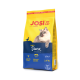Gelbe Tüte JOSI CAT knuspriges Entenfutter für Katzen, mit einem Bild einer flauschigen Katze, mit Text, der 72% tierisches Protein und ein Gewicht von 1,9 kg hervorhebt.