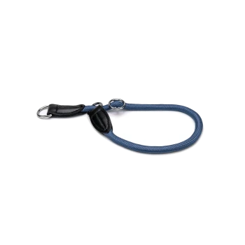 Navyblauer Hundehalsband aus geflochtenem Material mit schwarzen Lederakzenten und silbernen Metallringen.