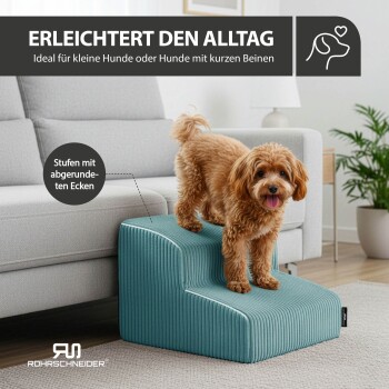Kleiner brauner Hund auf petrolfarbenen Haustierstufen neben grauem Sofa; deutscher Text 'ERLEICHTERT DEN ALLTAG' und 'Stufen mit abgerundeten Ecken'.