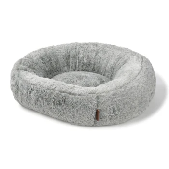 Graues, rundes Plüsch-Haustierbett mit erhöhten Rändern und kleinem braunem Etikett an der Seite, auf weißem Hintergrund.