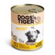 Dosen-Hundefutter mit der Aufschrift 'DOGS'n TIGER' und einem Bild eines Hundes, mit dem Text 'MAHLZEIT! Huhn mit Karotte' und '100% NATURAL'.