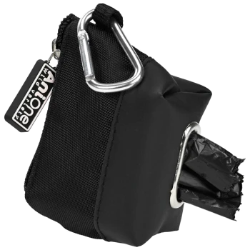 Distributeur de sacs à déchets pour animaux de compagnie noir avec un clip carabine, présentant un rouleau de sacs noirs partiellement visible.