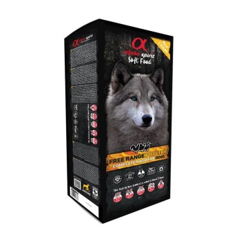Alpha Spirit Soft Food Hundefuttertüte mit Wolfs-Porträt und Aufschrift 'Free Range Poultry — Complete Food for Dogs'