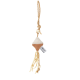 Ein hängendes Haustierspielzeug mit einem dreieckigen Stoffkörper in Beige und Braun, mit einem Seil und Quasten, gekennzeichnet mit dem Markennamen.